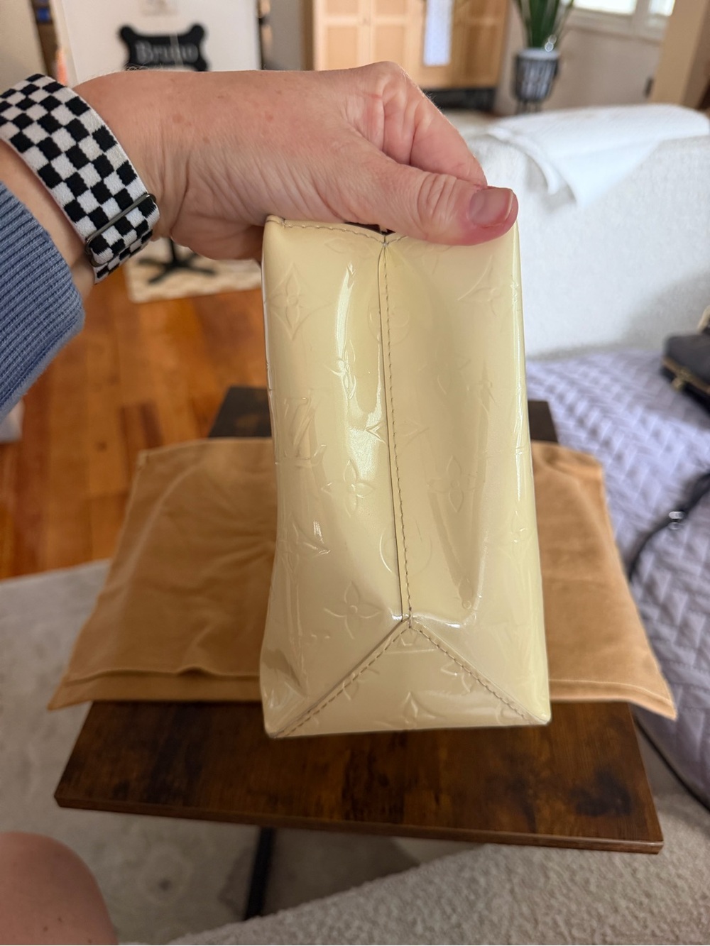 Louis Vuitton Cream Vernis Tote with Vachetta Trim - Picture 4 of 11